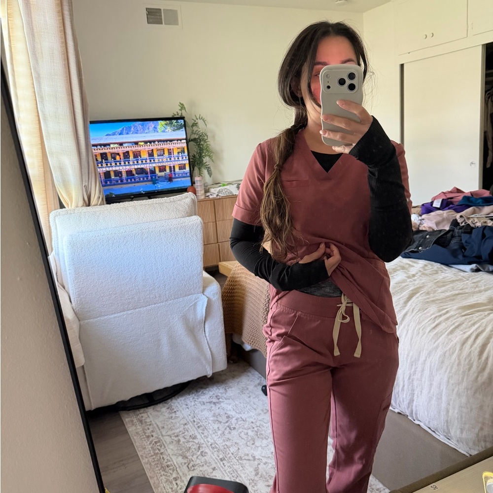 Figs Mauve jogger scrub set